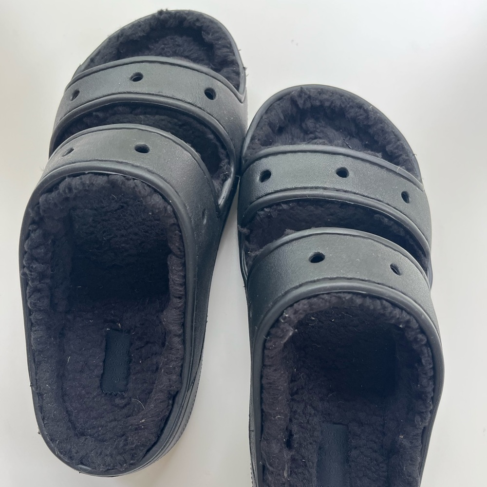 Crocs Women’s Black Wool Lined - never been worn
